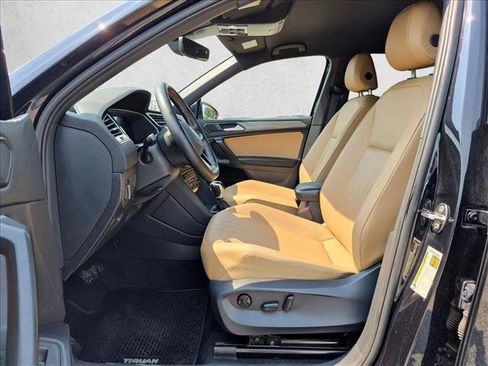 Used 2024 Volkswagen Tiguan SE w/ MDO Package, Three-Row FWD image 16