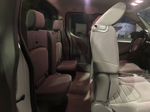 Used 2014 Nissan Frontier S image 11