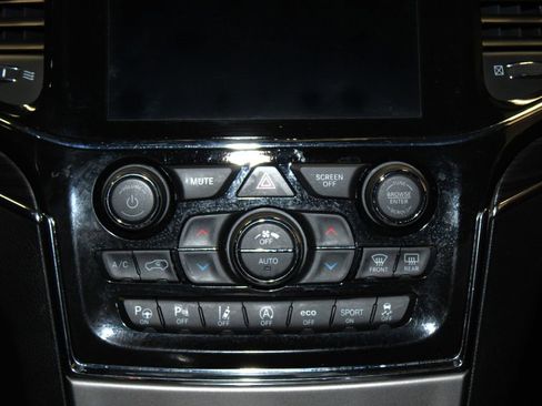 Used 2022 Jeep Grand Cherokee Limited w/ Trailer Tow Group IV image 22