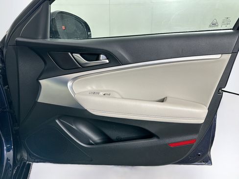 Used 2023 Genesis G70 2.0T image 31