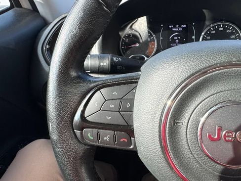 Used 2020 Jeep Renegade Altitude AWD/4WD image 19