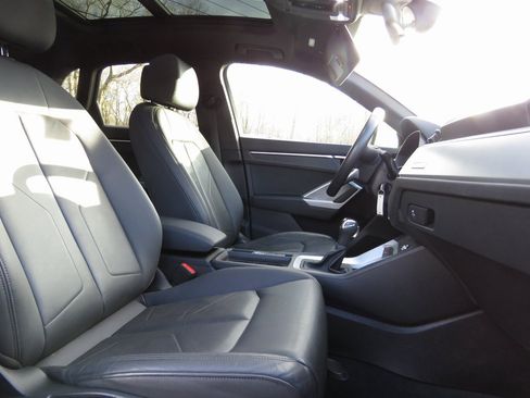 Used 2019 Audi Q3 2.0T Premium image 14