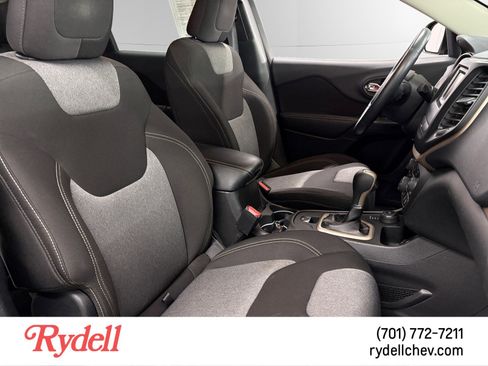 Used 2014 Jeep Cherokee Latitude w/ Comfort/Convenience Group AWD/4WD image 16