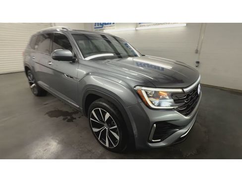 Used 2024 Volkswagen Atlas SEL Premium R-Line AWD/4WD image 2