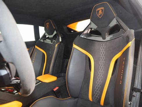 Used 2023 Lamborghini Huracan Tecnica image 40