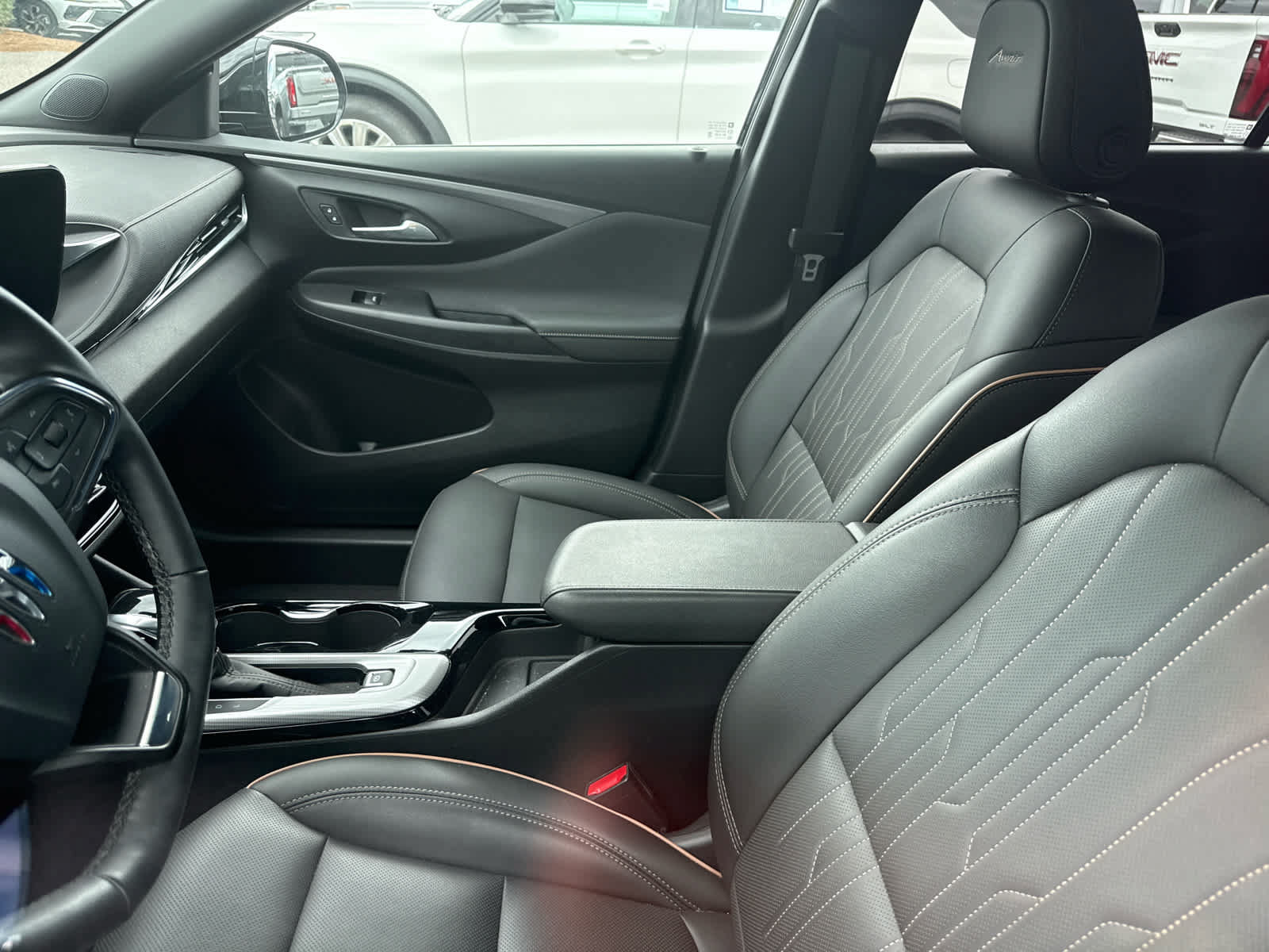 Used 2024 Buick Envista Avenir FWD image 2
