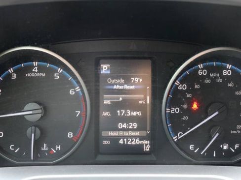 Used 2018 Toyota RAV4 XLE FWD image 16
