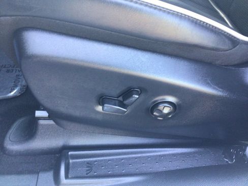 Used 2026 Chrysler Pacifica Limited w/ S Appearance Package FWD image 19