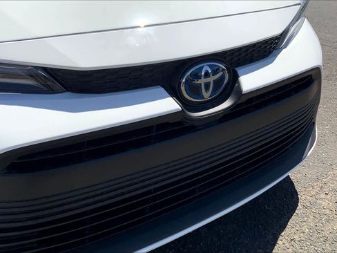 Used 2025 Toyota Corolla LE w/ LE Premium Package image 31