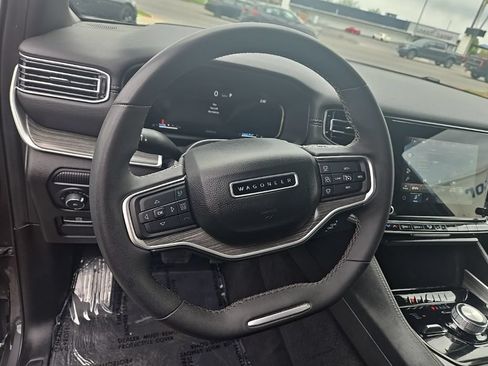 Used 2024 Jeep Wagoneer Series III AWD/4WD image 13