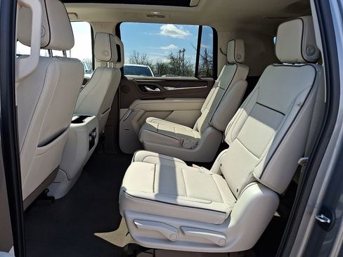 Used 2023 GMC Yukon XL Denali AWD/4WD image 12