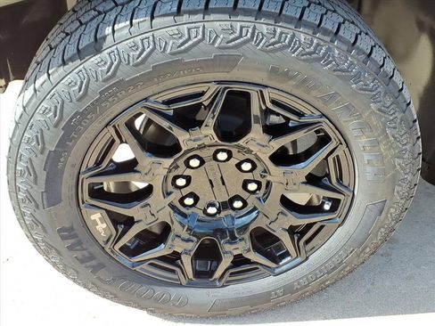 New 2026 GMC Hummer EV 4x4 Crew Cab image 9