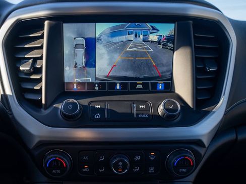 Used 2023 GMC Acadia SLT w/ Elevation Edition image 25