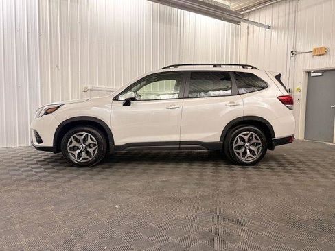Used 2022 Subaru Forester Premium image 2