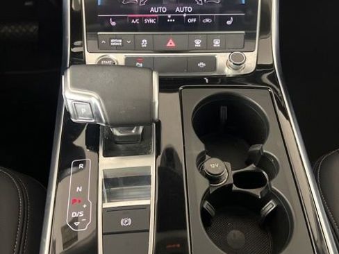 Used 2023 Audi Q8 Premium w/ Convenience Package AWD/4WD image 27