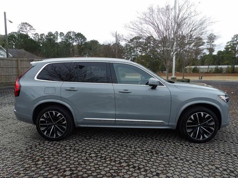 Certified 2025 Volvo XC90 B6 Plus image 5
