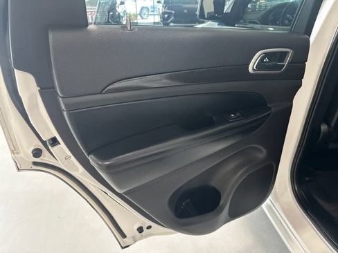 Used 2017 Jeep Grand Cherokee Altitude AWD/4WD image 26