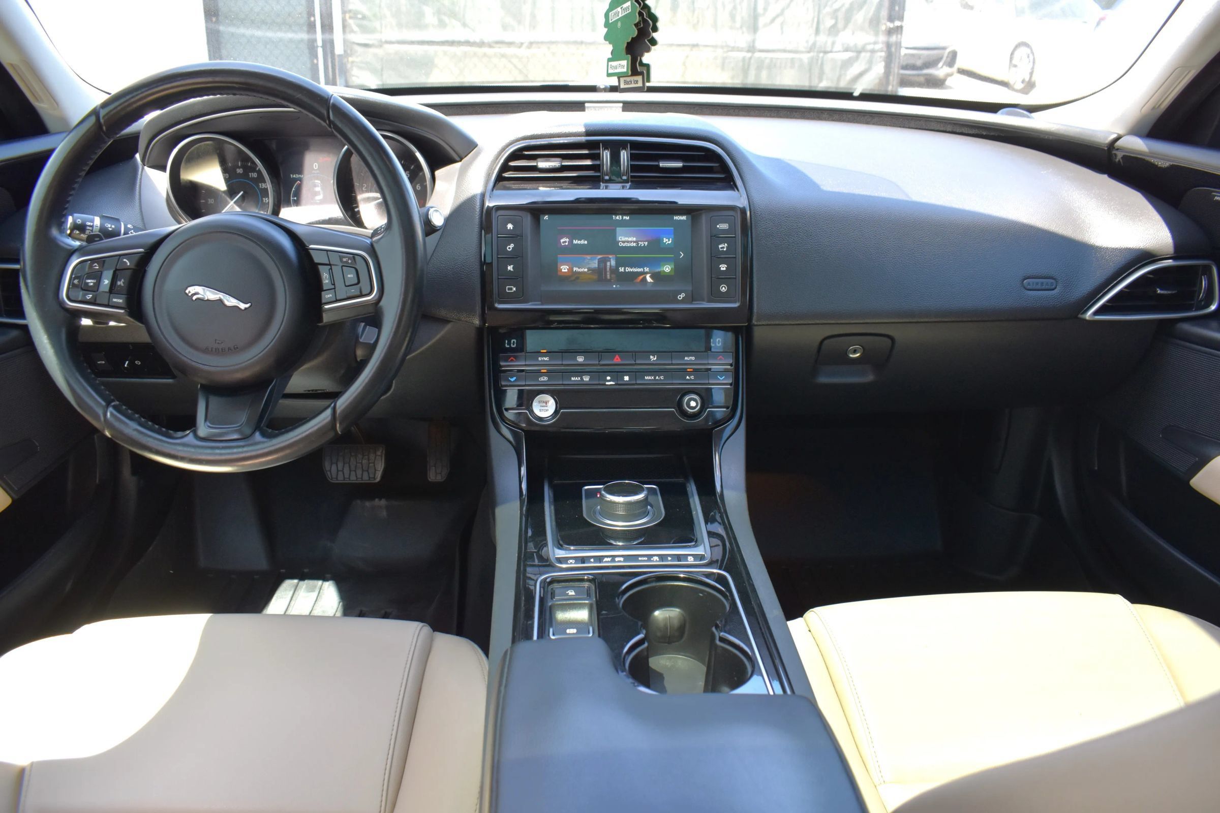 Used 2017 Jaguar XE Premium RWD image 52