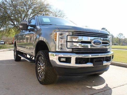 Used 2019 Ford F250 Lariat w/ Lariat Value Package image 5