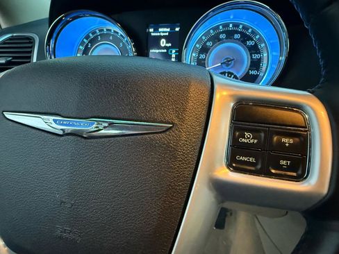 Used 2014 Chrysler 300 RWD image 35