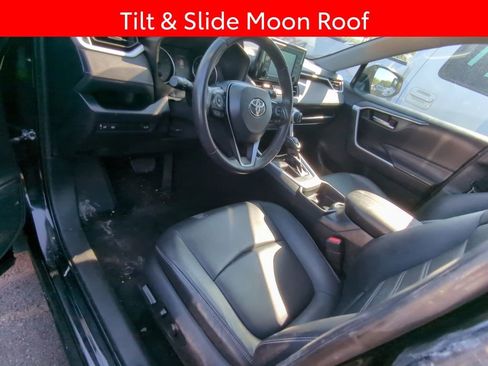 Used 2021 Toyota RAV4 XLE Premium FWD image 7