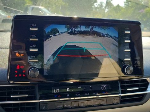 Used 2024 Toyota Sienna XLE FWD image 30