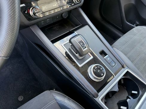 Used 2024 Mitsubishi Outlander SE image 27