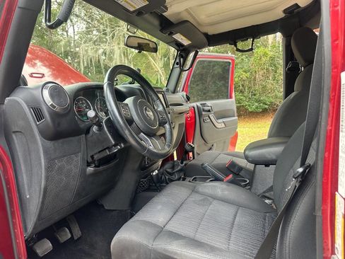 Used 2012 Jeep Wrangler Unlimited Sport image 13