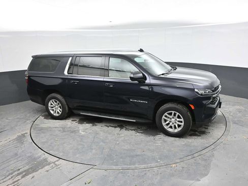 Used 2022 Chevrolet Suburban LS AWD/4WD image 30