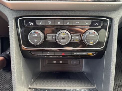Used 2023 Volkswagen Atlas Cross Sport SE FWD image 33