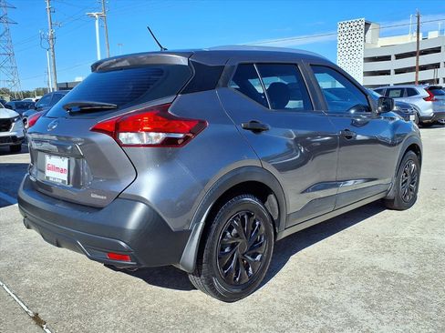 Used 2019 Nissan Kicks S image 23