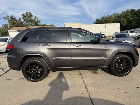 Used 2018 Jeep Grand Cherokee Altitude AWD/4WD image 7