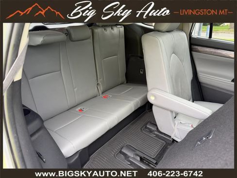 Used 2024 Toyota Highlander Platinum AWD/4WD image 23