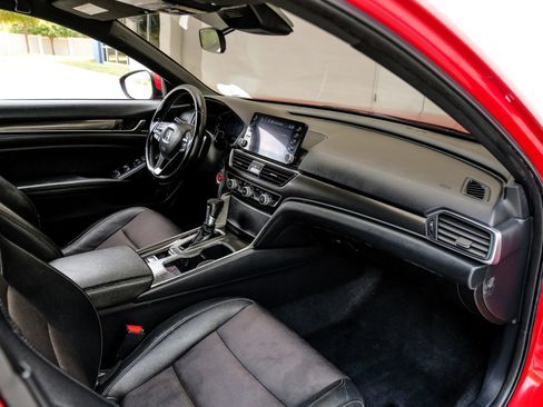 Used 2019 Honda Accord Sport image 17