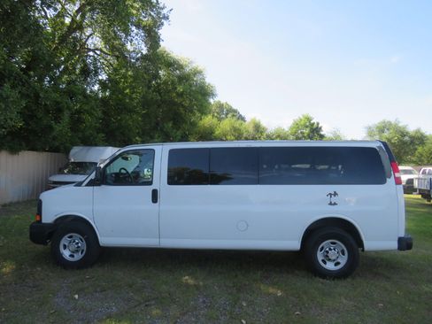Used 2011 Chevrolet Express 3500 LS image 8