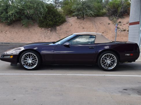Used 1993 Chevrolet Corvette Convertible image 2