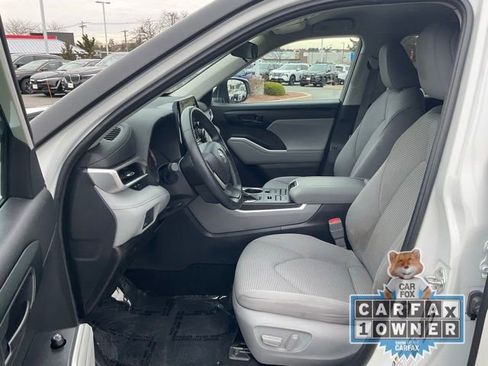 Used 2022 Toyota Highlander LE image 13