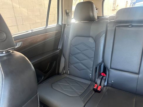 Used 2025 Volkswagen Atlas SE image 40