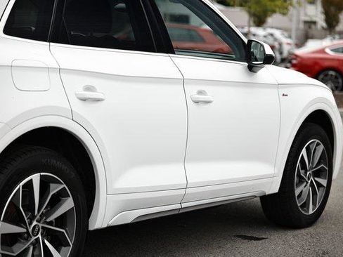 Certified 2024 Audi Q5 2.0T Premium w/ Convenience Package image 8
