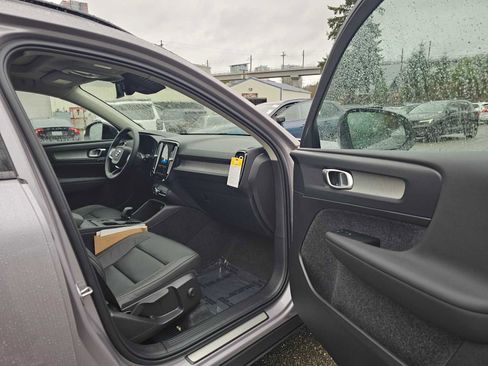 New 2026 Volvo XC40 B5 Core w/ Climate Package image 12