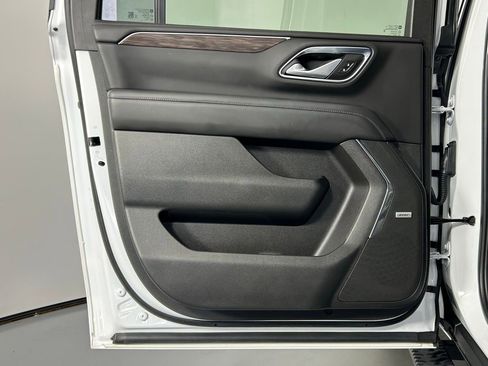 Used 2022 Chevrolet Suburban Z71 image 18