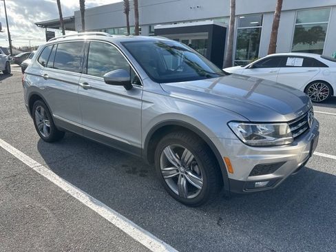 Used 2020 Volkswagen Tiguan SEL image 4