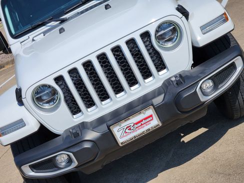 Used 2021 Jeep Wrangler Unlimited Sahara w/ Cold Weather Group AWD/4WD image 14
