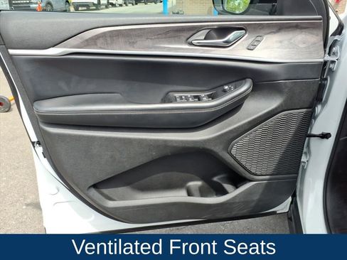 Used 2024 Jeep Grand Cherokee L Limited w/ Luxury Tech Group II image 20