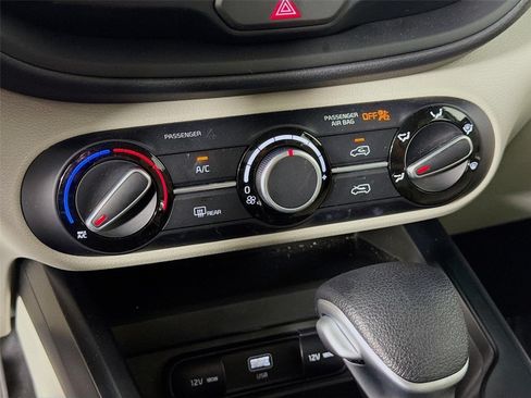 Certified 2025 Kia Soul LX w/ LX Technology Package FWD image 16