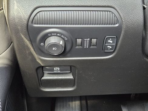 Used 2024 Jeep Wagoneer L Series II w/ Flexible Seating Group RWD image 24
