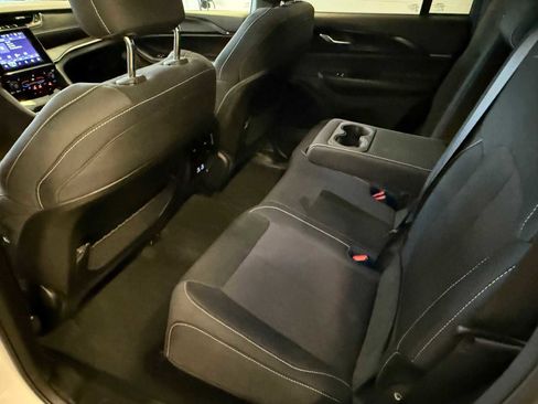 Used 2024 Jeep Grand Cherokee Laredo X w/ Luxury Tech Group I image 15