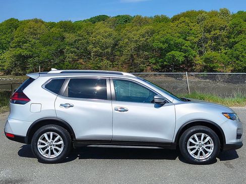 Used 2018 Nissan Rogue SV AWD/4WD image 8