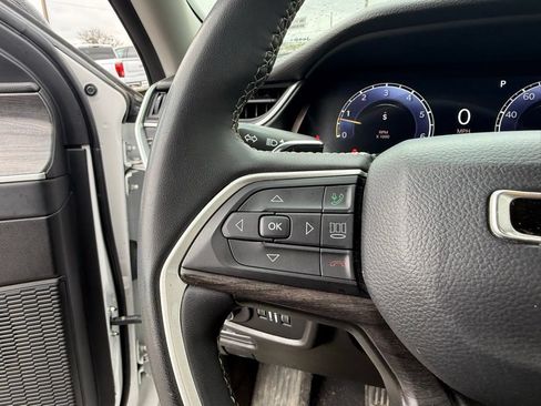 Used 2023 Jeep Grand Cherokee Limited AWD/4WD image 31