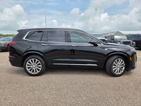 Used 2023 Cadillac XT6 Premium Luxury w/ Technology Package FWD image 11